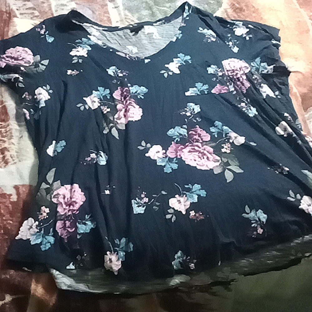 ✨3 For $20✨ Torrid Tee